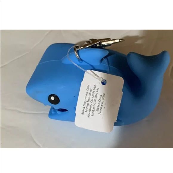 🔴 RARE SHARK Sanitizer Holder 🦈 Rare Very Hard to Find Bath and Body Works - Picture 2 of 3